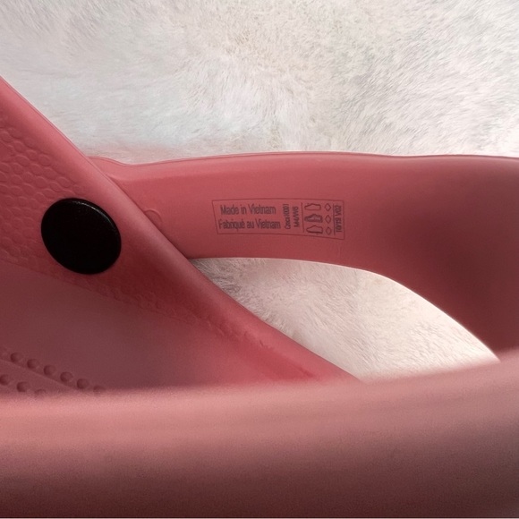 Crocs Watermelon (Dusty Rose) Size M 4 W6
UNISEX - Picture 12 of 12